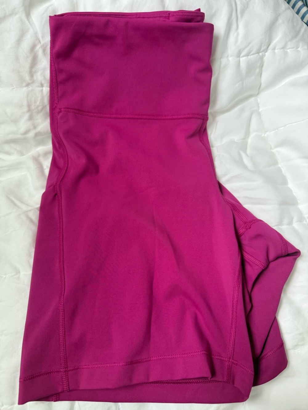 ATHLETA women’s Magenta Active Shorts